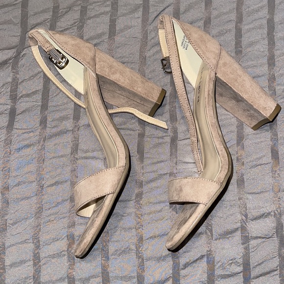 Heels - Picture 4 of 5